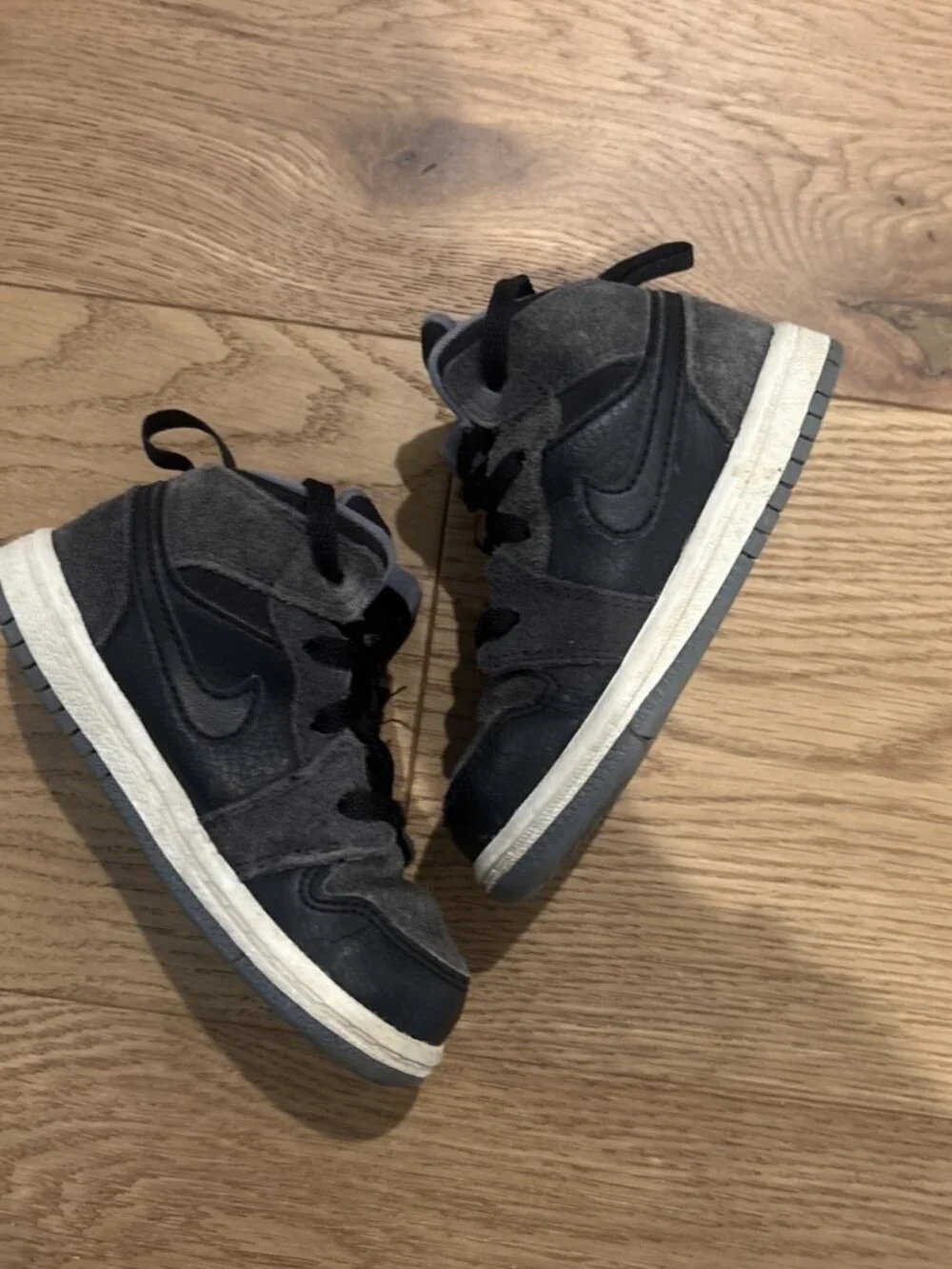 Air Jordan Retro 1 Kids Size 7C Sneakers Athletic Shoes